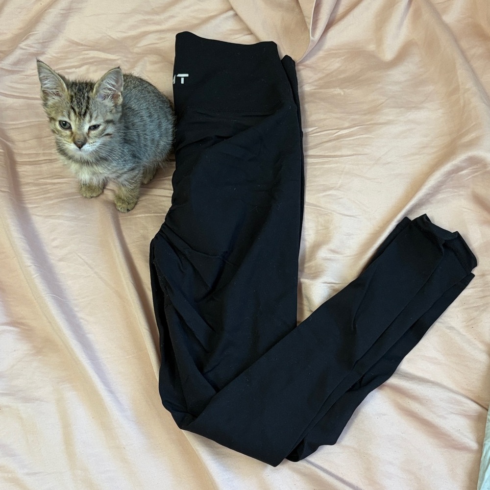 Black Echt Scrunch Leggings